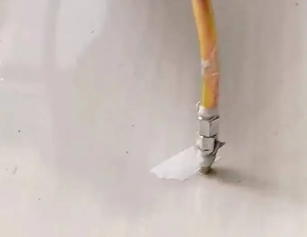 沧州瓷砖空鼓维修公司专业解答在瓷砖铺贴过程中，如果使用的砂料过粗（如全部使用了粗砂），可能会导致以下问题